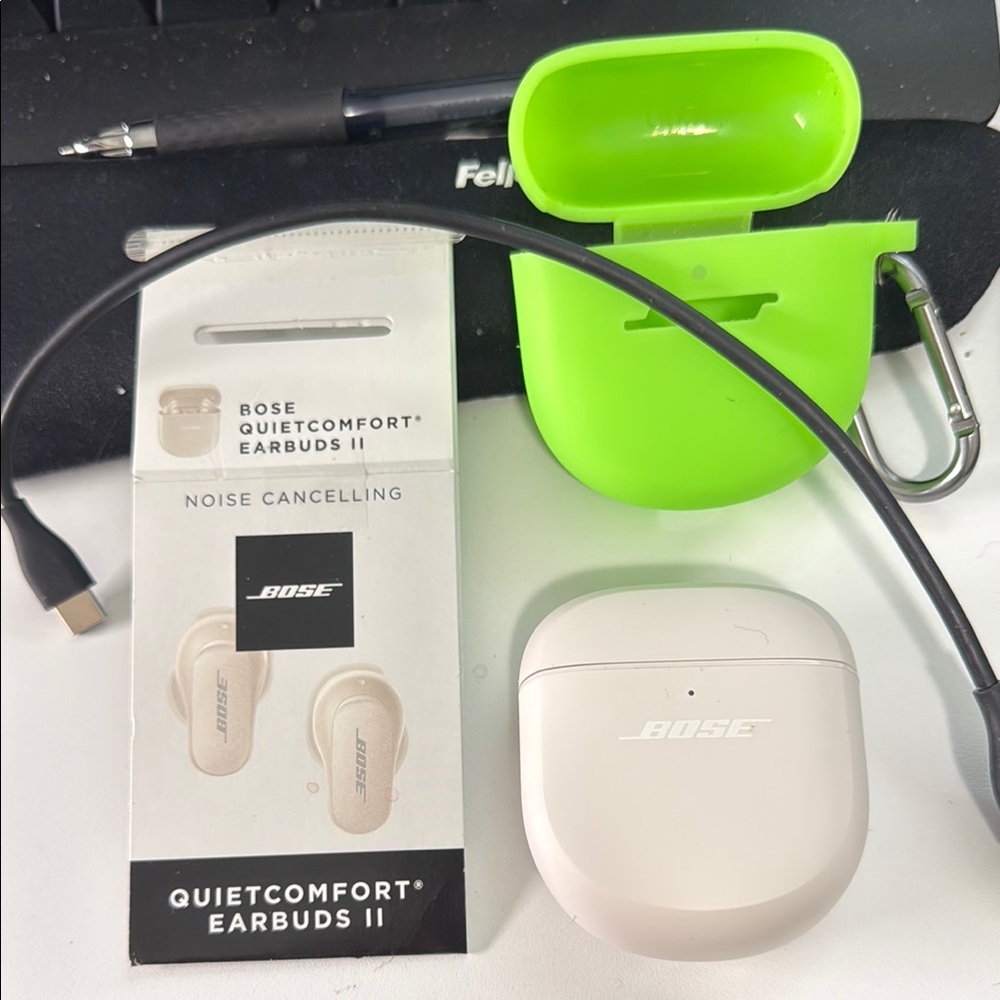 Bose White Wireless Headset with Noise-Cancelling Technology